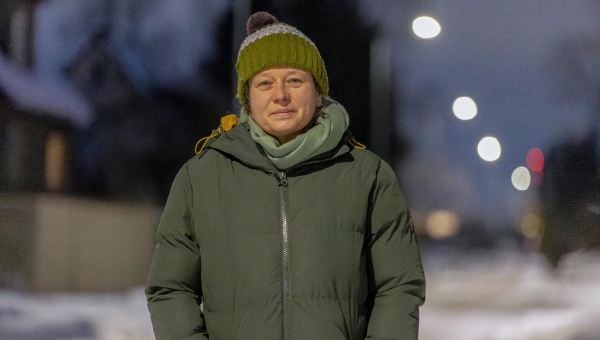 Edina Csüllög (pildil) on Ungarist pärit Setomaa kogukonna eestvedaja, kelle südameasi on kogukonna areng viia jätkusuutlikkusele, et ka noortel oleks tegevust ja ideedepuhanguid, kuidas panustada ja toime tulla ka kriisi ajal. Edina oli üks kolmest Võrumaa tublide kogukonna eestvedajate stipendiumi saajast. Foto: AIGAR NAGEL